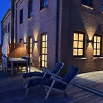 Piratenschiff - First-class Auszeit Mit Privaten Spa, Kamin, Meerblick&gym Apartment Fehmarn